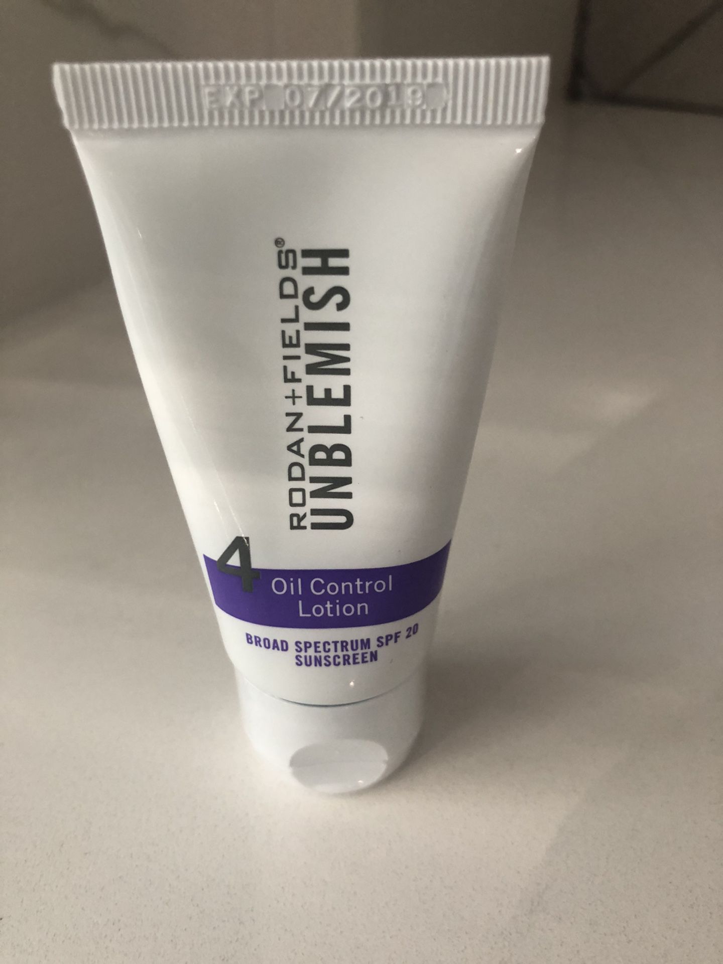 Rodan and Fields Unblemish Oil Control Lotion -SPF20 - Brand New Sealed + Makeup purple Bag( Optional)