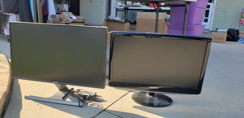 2 Computer Monitors 