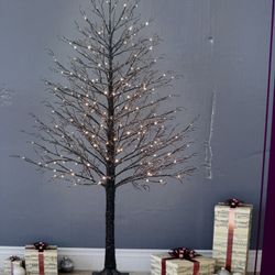 Christmas Iced Tree with LED Lights 2.1 m (7 ft.). From COSTCO Store !! 