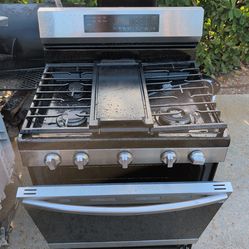 Samsung appliances range and slim microwave