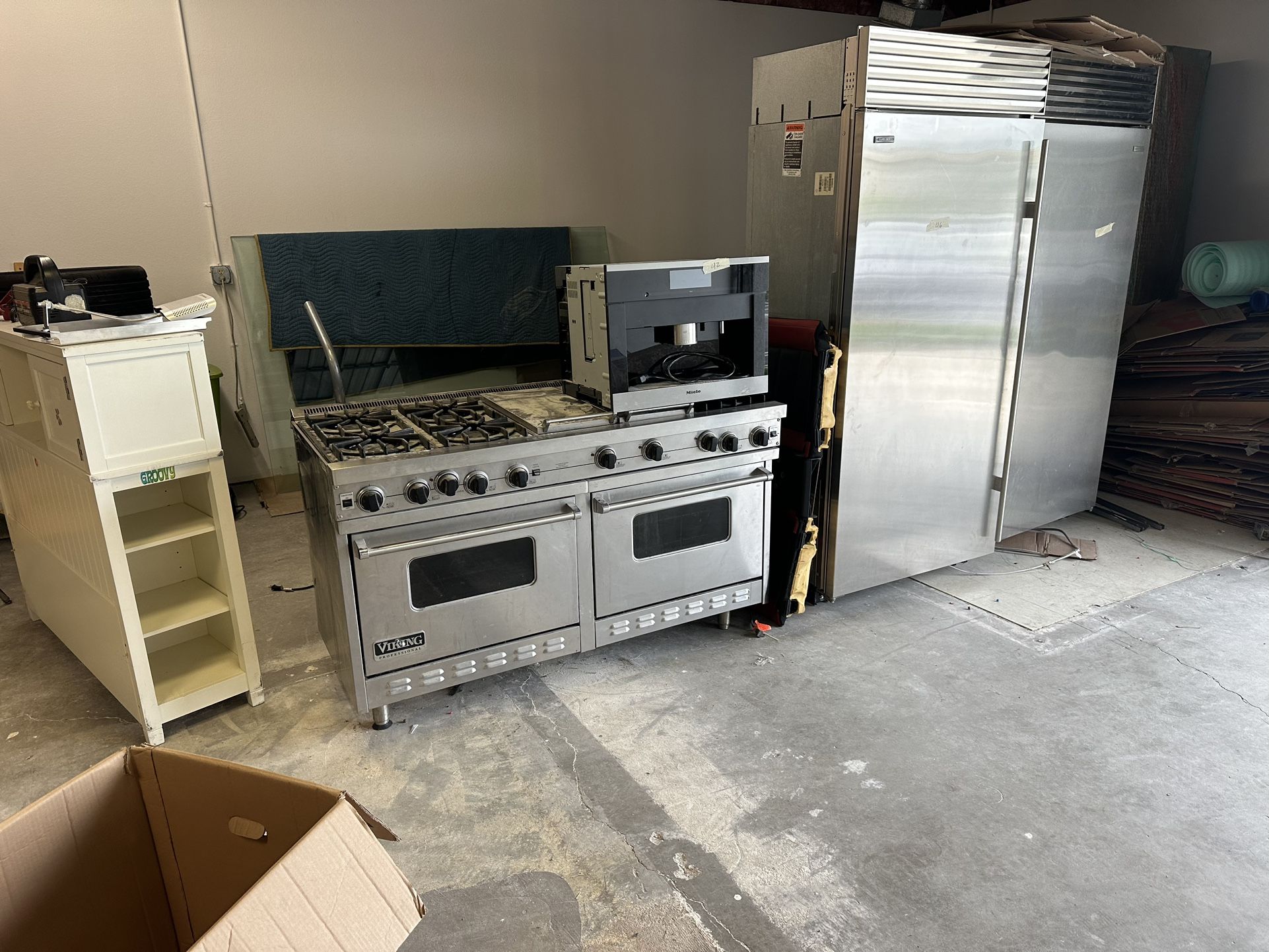 Sub-zero Fridge viking Stove Miele Coffee Machine