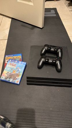 PS4 W/Controllers