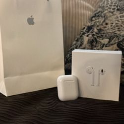 AirPod Gen 1 (Mint Condition/w Receipt) 2 Pairs