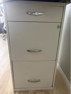 3 Drawer metal filing cabinet
