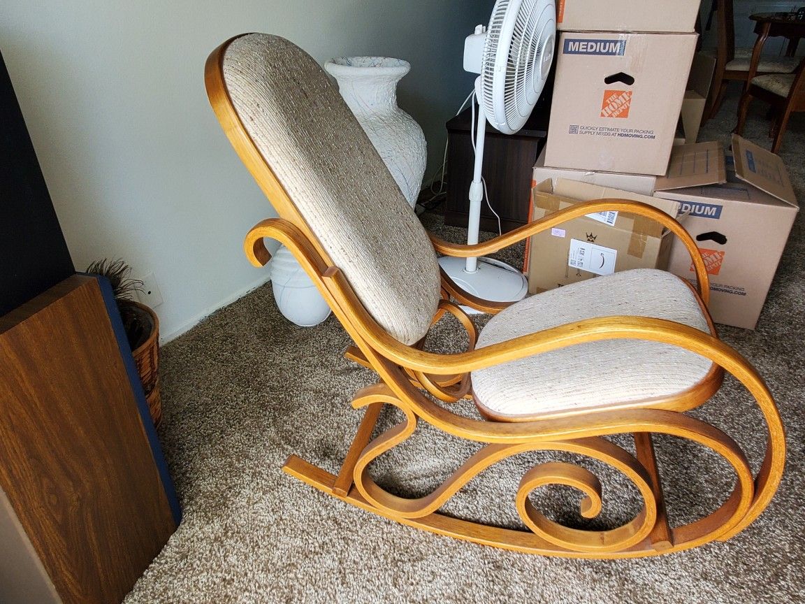 ROCKING CHAIR