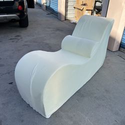 Contemporary Chaise Lounge Chair | Modern Sculptural Design