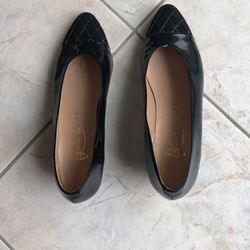 Vivar Women’s Black Pointed Toe Pumps 