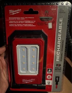 Milwaukee RECHARGEABLE 500L LOW-PROFILE MAGNETIC TASK LIGHT