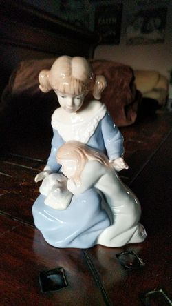 Mother and daughter figurine