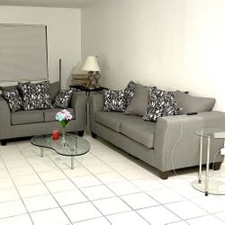 Gray couch - 2 piece set / Sofa de tela gris