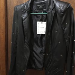 Leather jacket women size M ( Runs Small)