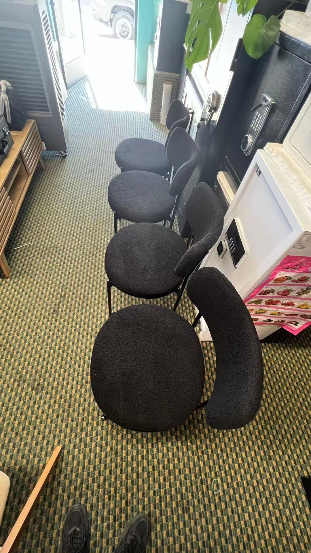 Boucle Dining Chairs Set of 4, Round Upholstered Dining Chairs with Black Metal Legs, Modern Dining Room Chairs for Dining Room, Kitchen, Living Room