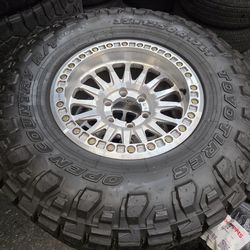 17" KMC KM445 BEADLOCKS w/ 35" Toyo RT Pro like new
