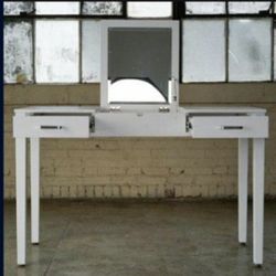 POSH POLLEN Ainsley White Vanity Desk