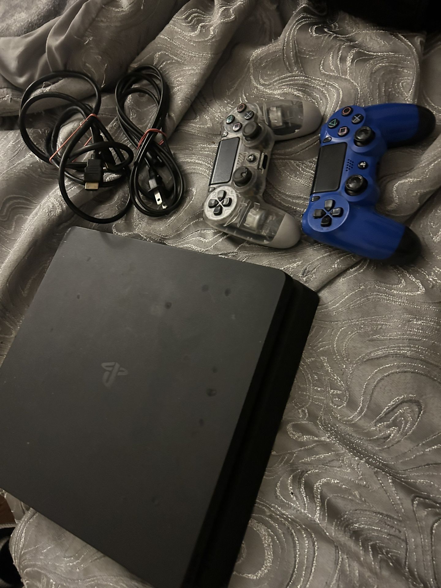 Ps4 Great Condition + 2 Controllers 