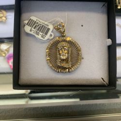 GREAT CONDITION 10K JESUS PENDANT 