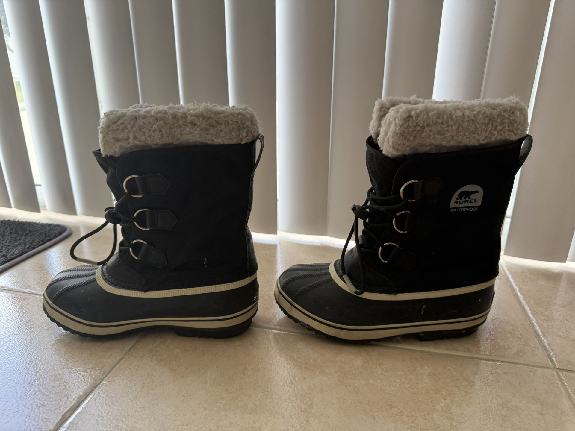 Sorel Waterproof Winter Boots Kids Size 4