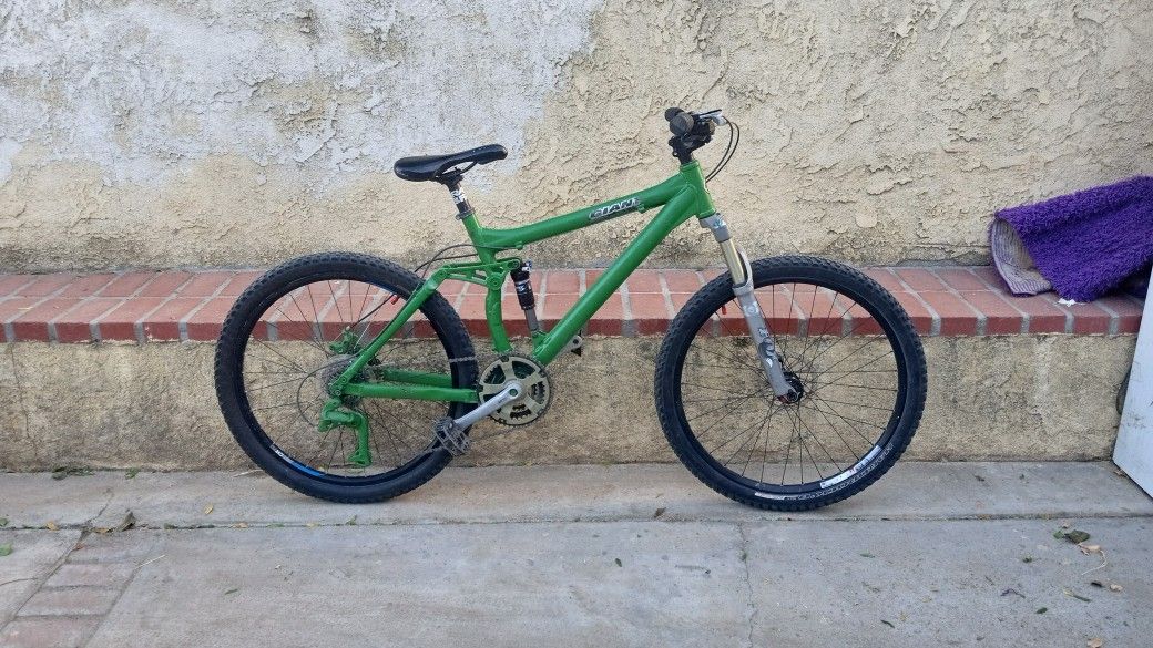 26"Giant/Fox Racing Mountain Bike 