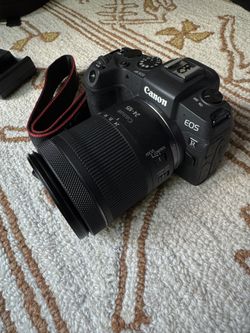Canon EOS RP camera with 24-105 lens