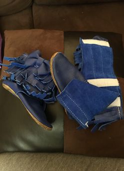 Blue handmade Mocs with bow. Size 6/7. Good Used condition