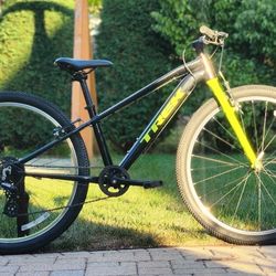 Trek Wahoo 26 Bike, 13” inch frame, 26”inch tires, Great for middle school child, well maintained