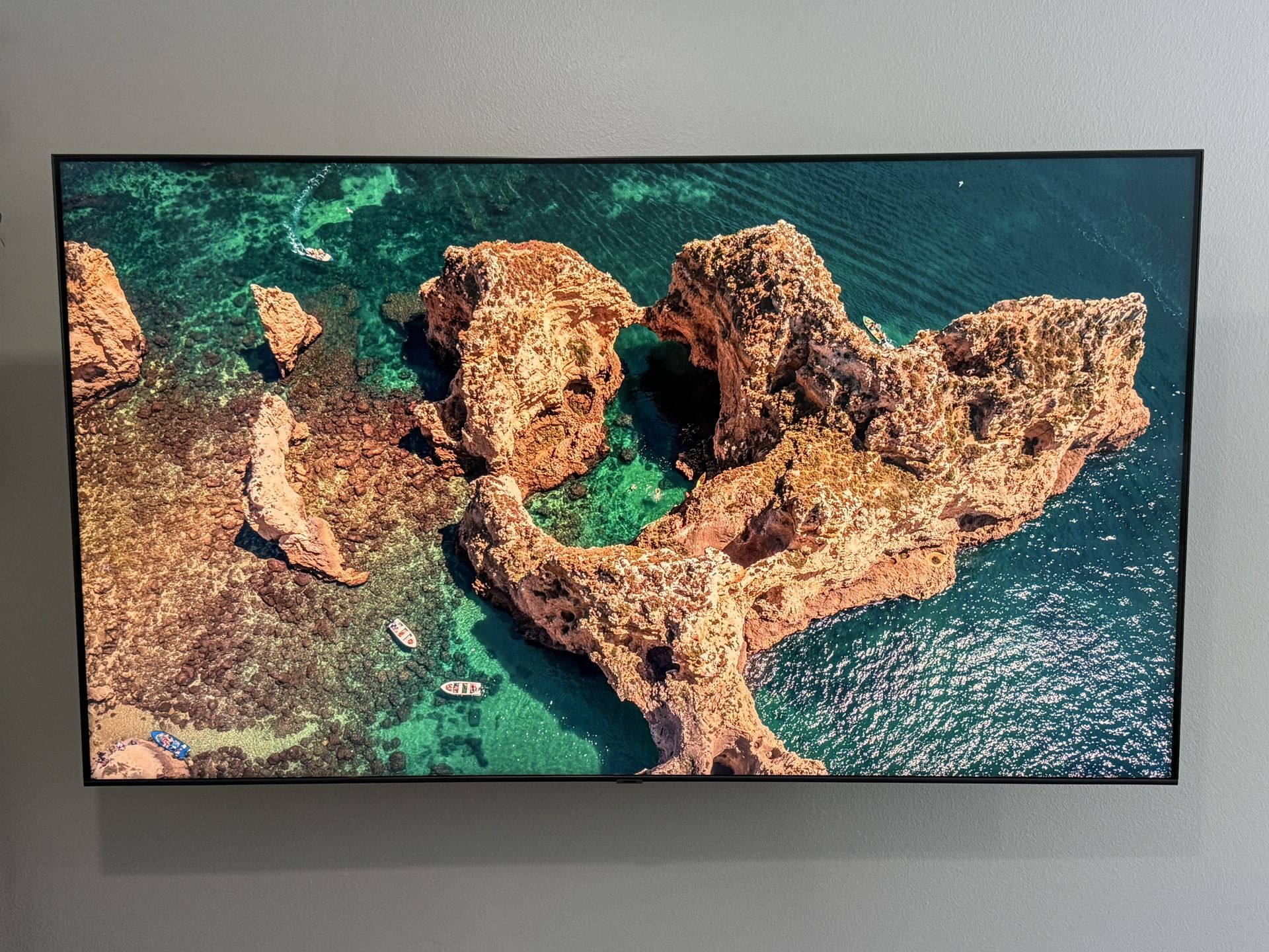 Samsung 82” QLED 4K TV $650 - Excellent Condition