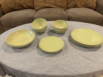 Dish Set / Dinnerware