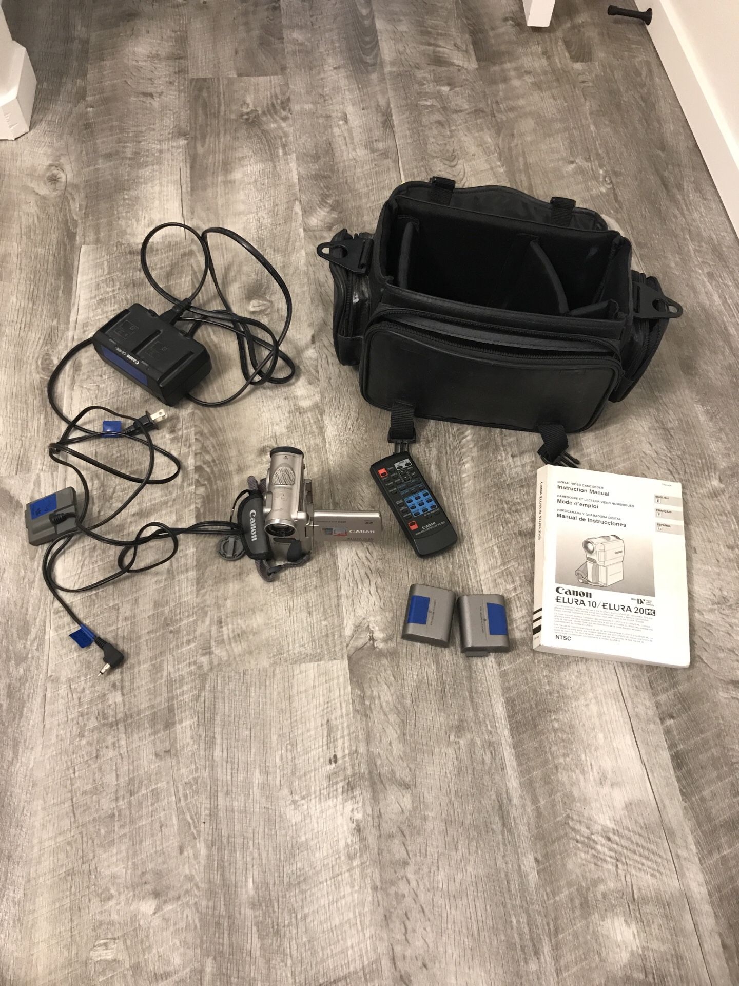 Canon Elura 20 MC. Digital Video Camcorder Wireless Controller Wl-d83
