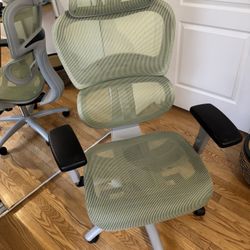 Ergonomic Mesh Office Chair – Like New