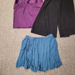 Jr med pants lot of 3. LOT K03. Kim chi teal skirt.  maurices gaucho black pants. Rue 21 plum skirt.