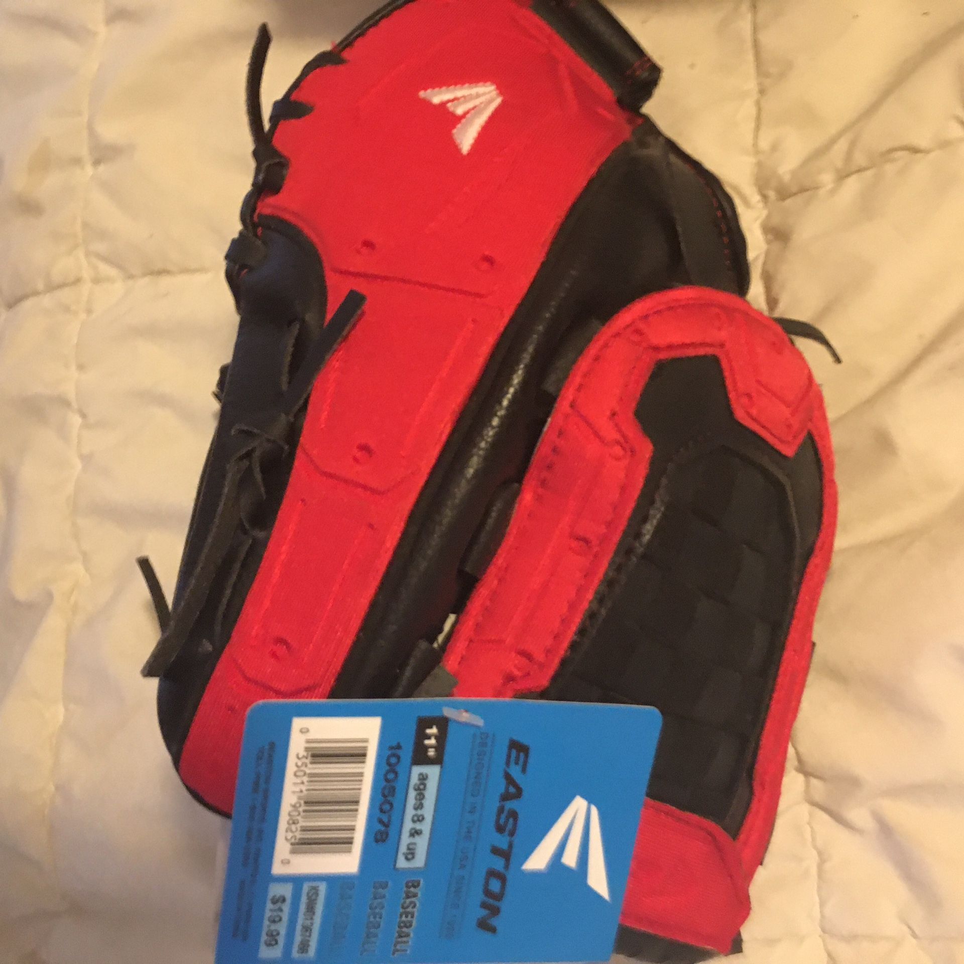 Easton 11” youth baseball glove brand new