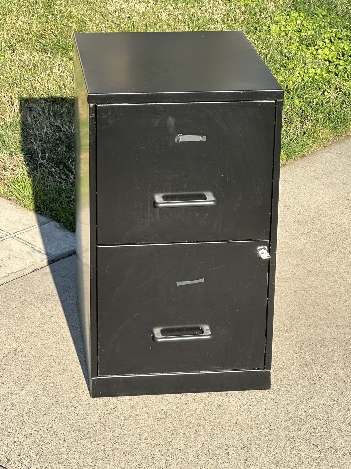 Filing Cabinet + Key