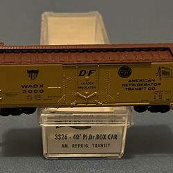 Atlas N Scale 40’ Plug Door Box Car - American Refrigerator Transit
