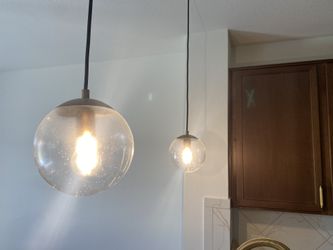 2 Pendant Lights