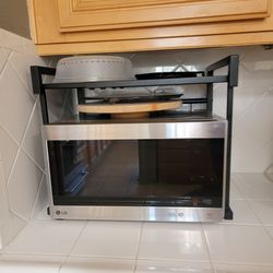 Black Metal Expandable Microwave Rack