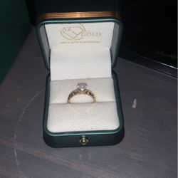 10k Gold Women’s Ring Size 8 
