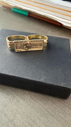 2 finger 100 dollar ring