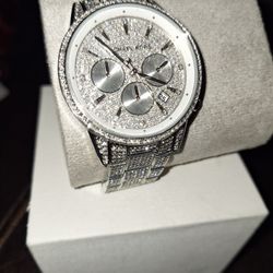 WATCH MICHAEL KORS . OPEN BOX 200$$