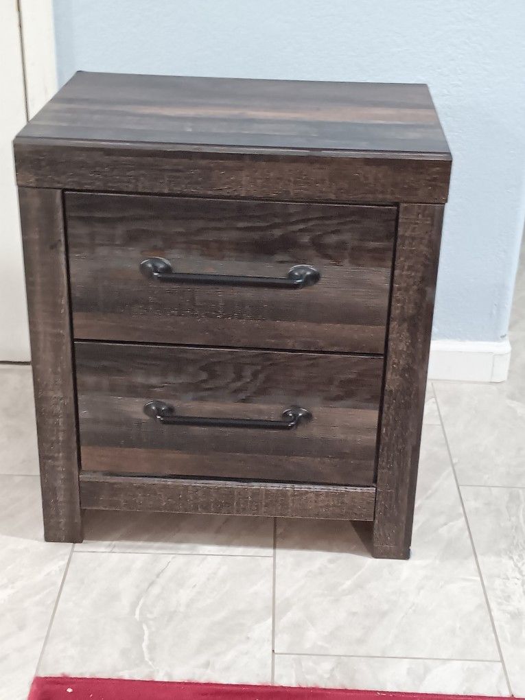 1 Nightstand In Small Drawer In Small Dresser In Gorgeous Nightstand In Side Table In Great Condition