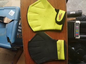 Speedo Aquatic Training Gloves $5