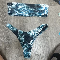 Women Swimsuit,sizeM Price:$5 Preloved