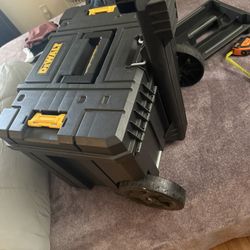 Dewalt TSTAK mobile storage caja de herramienta con llantas