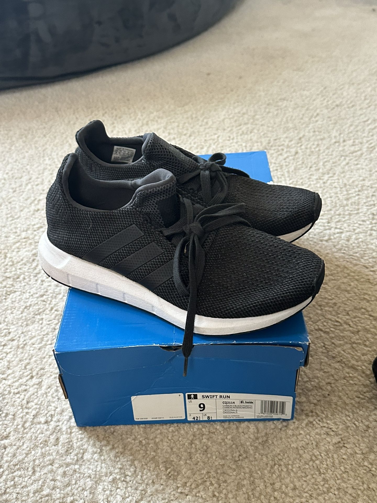 Men's Adidas Swift Run Size 9