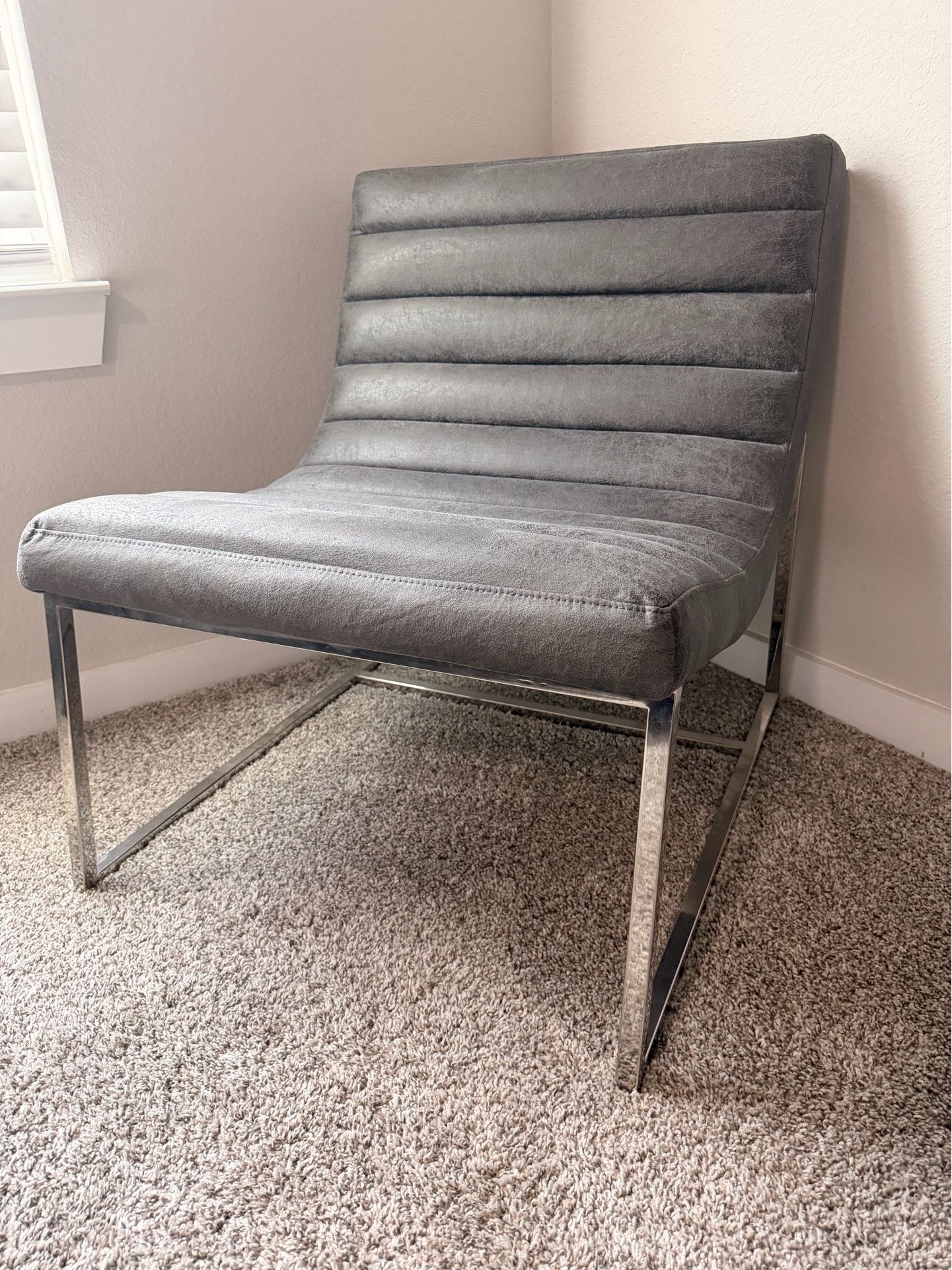 Modern accent chair