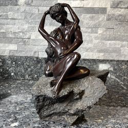 Statue Kiss