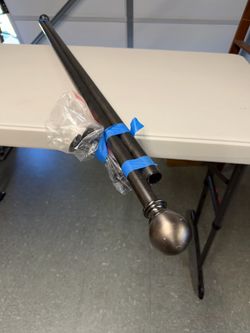 4 - 8 foot curtain rod w/brackets