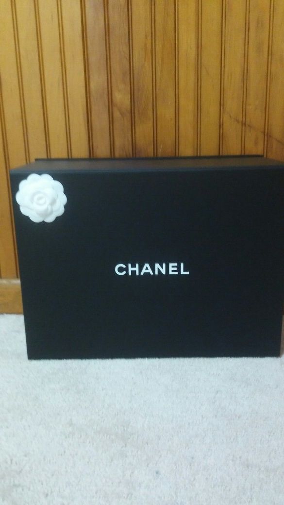 Chanel box