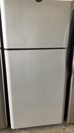 Frigidaire Top Mount  White Refrigerator
