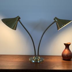 MID CENTURY BRASS GOOSENECK LAUREL  LAMP