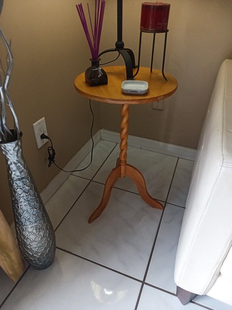 Wood Corner. Or Side Table 26" Inches Height 16" Round Good Condition $7
